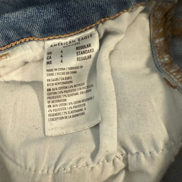 American Eagle High Rise Distressed Jegging 4R Light Wash. - Picture 4 of 6